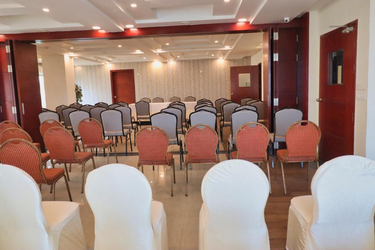 Crestmont Ashapurna Jaipur, Banipark Hotel Exterior photo